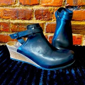 Papillo ankle strap wedge